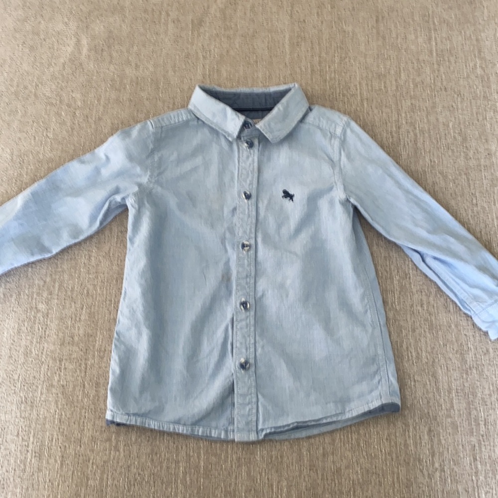 Boys light blue L.O.G.G. Brand button down shirt. Size 2T